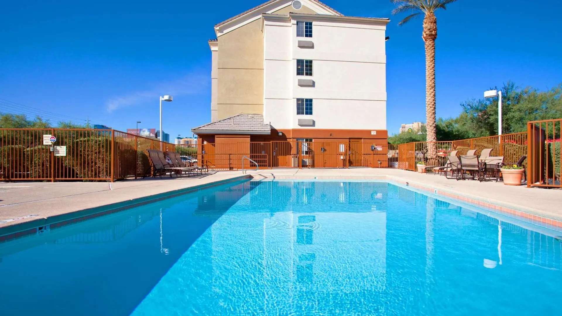Sonesta Simply Suites Las Vegas Convention Center Hotel