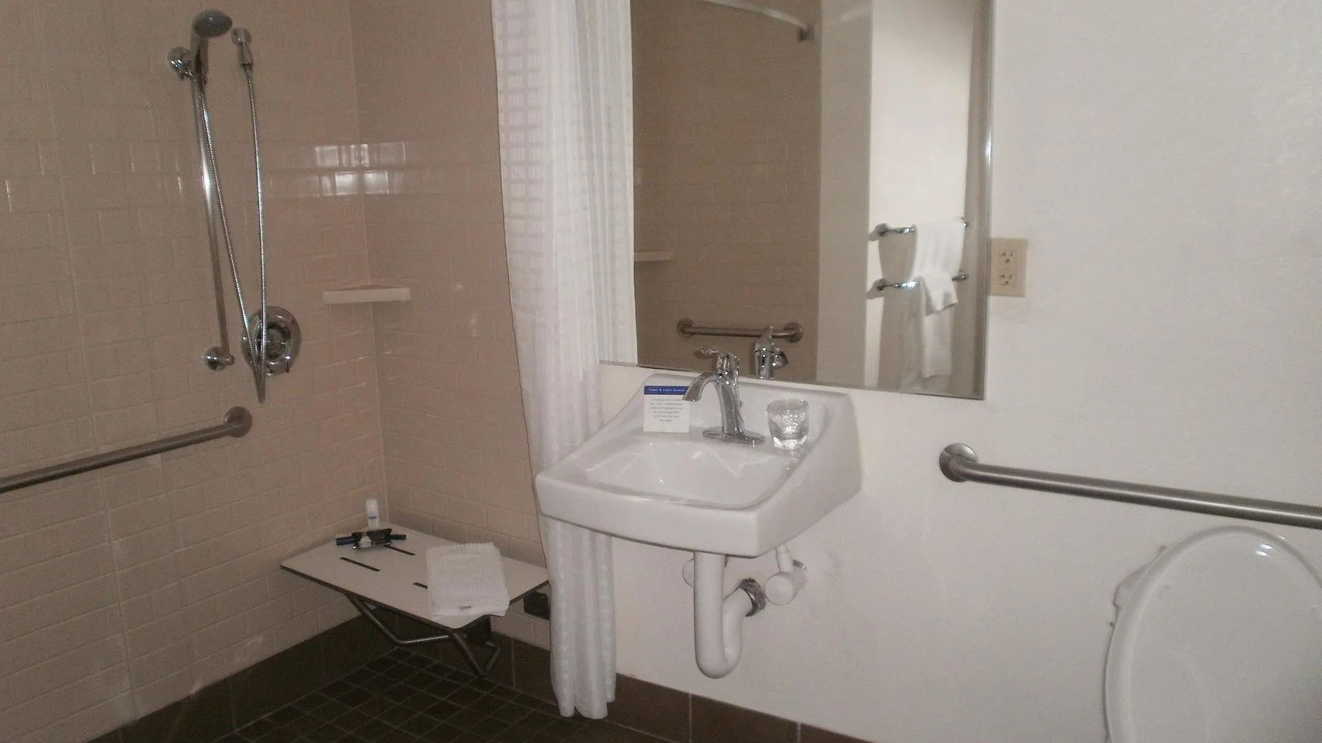 Sonesta Simply Suites Las Vegas Convention Center Hotel